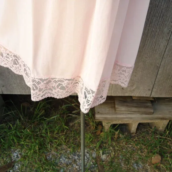 NOS Vintage Vanity Fair Pink Lace Nylon Full Slip sz 38 oldstock NWT SILKY